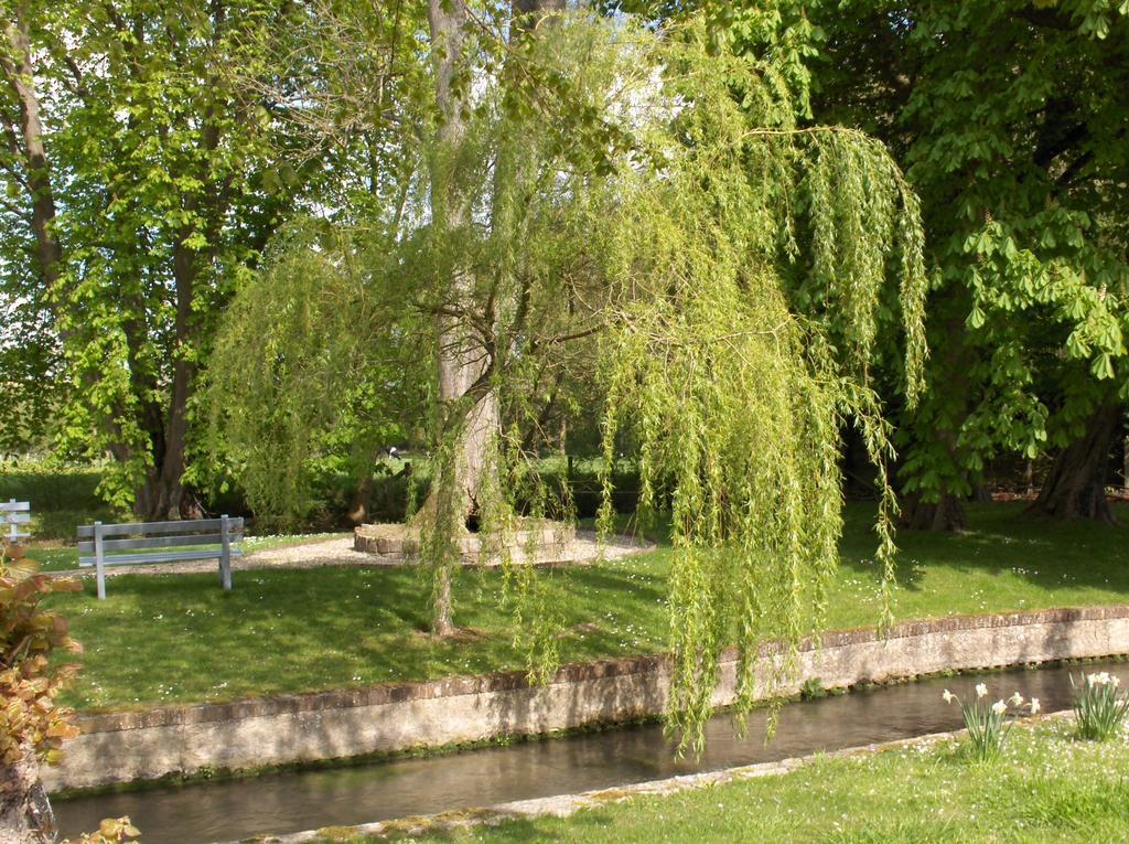 Logis Moulin Des Forges Hotel Saint-Omer-en-Chaussée Buitenkant foto