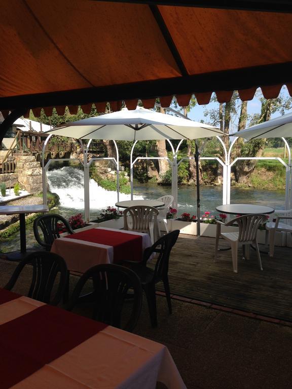 Logis Moulin Des Forges Hotel Saint-Omer-en-Chaussée Buitenkant foto
