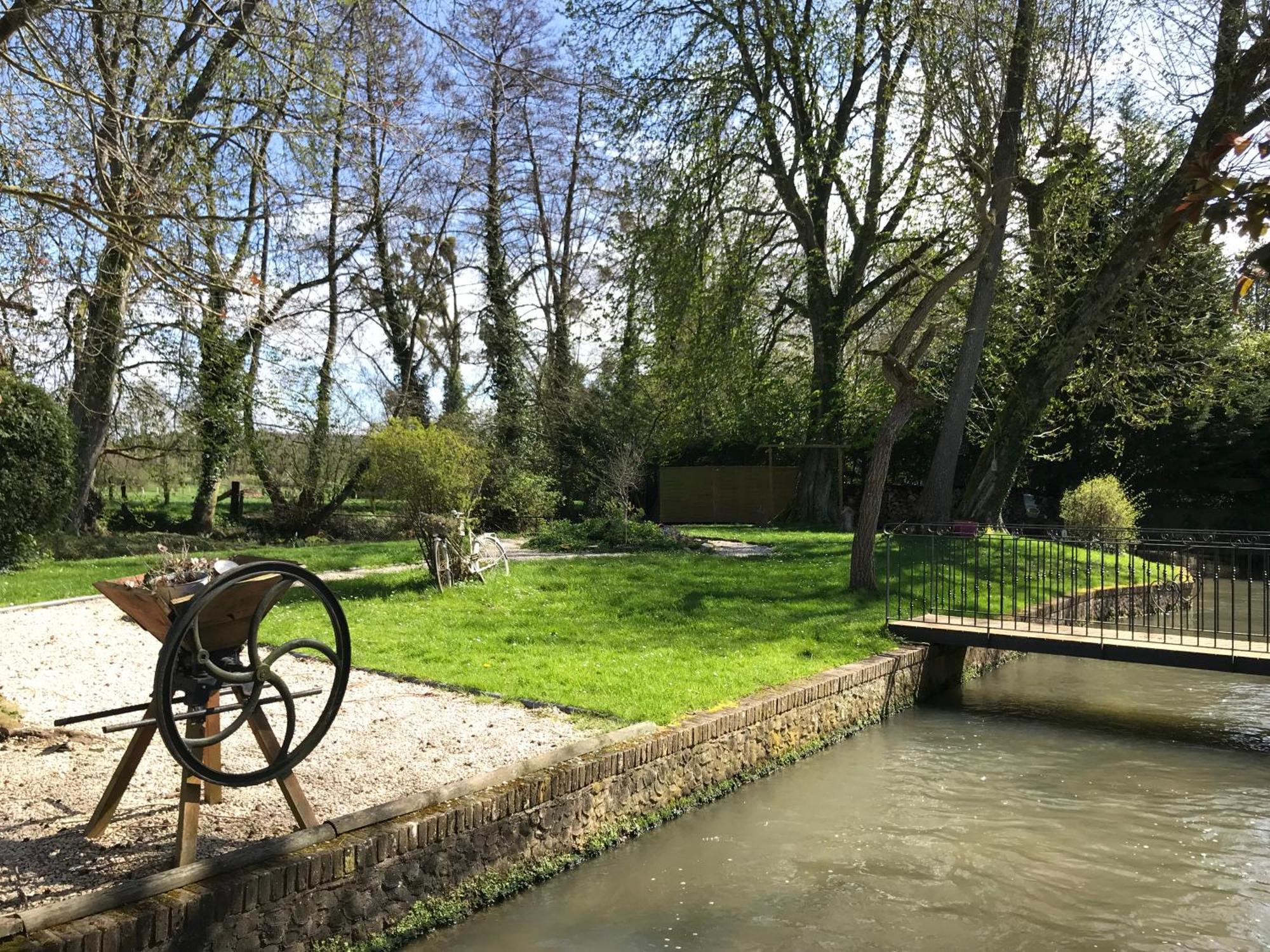Logis Moulin Des Forges Hotel Saint-Omer-en-Chaussée Buitenkant foto