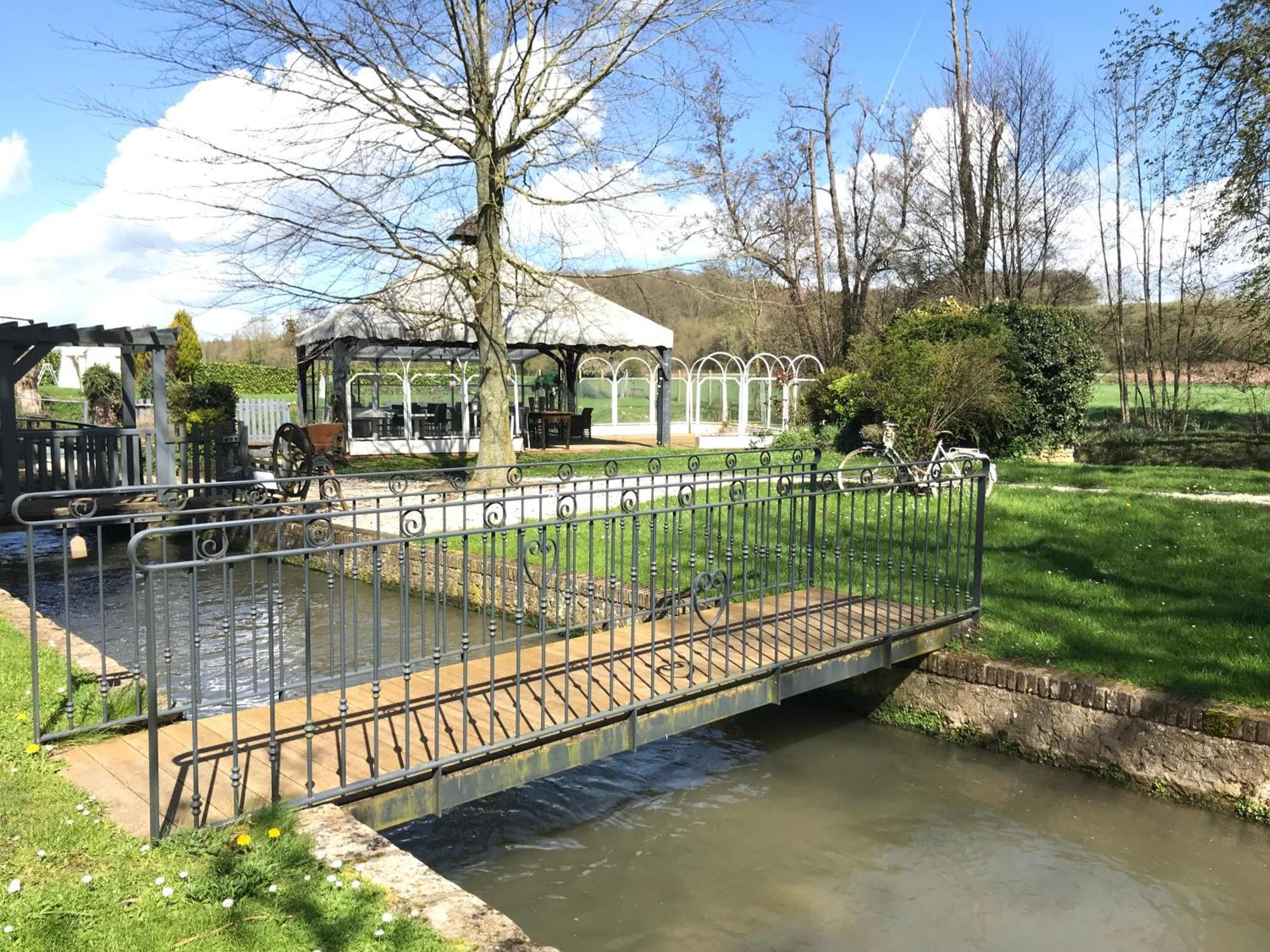 Logis Moulin Des Forges Hotel Saint-Omer-en-Chaussée Buitenkant foto